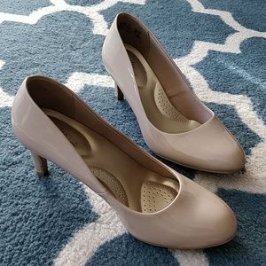 Size 7W Nude Dexflex Comfort Karma Pumps